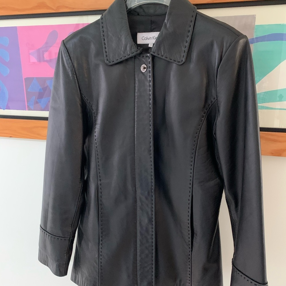 CALVIN KLEIN BLACK LEATHER JACKET. HIDDEN ZIPPER AND  SNAPS.